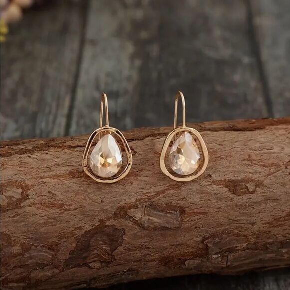 🌻 Betsey Johnson sparkling rhinestone dangle earrings stunning 🌻 - Picture 4 of 6